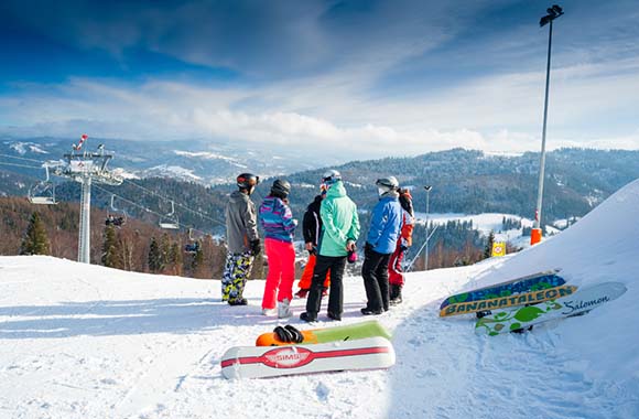 Na narty do Wisły - snowboardziści na stacji narciarskiej STOK. Na narty do Wisły - snowboardziści na stacji narciarskiej STOK.