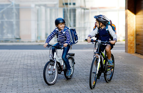 Op de fiets naar school – De fiets is een populair en milieuvriendelijk verkeersmiddel