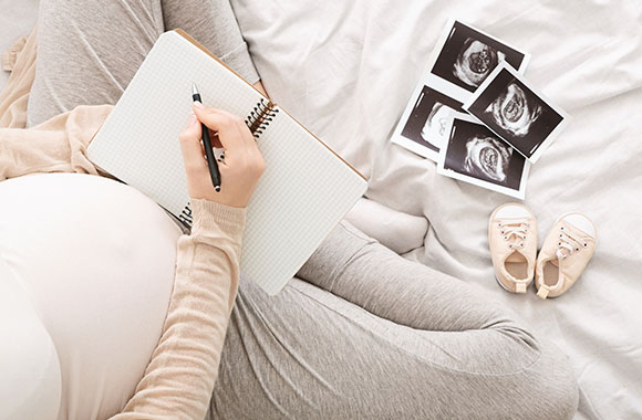 Wspomnienia z okresu ciąży – możesz zapisać swoje myśli, odczucia i przeżycia w formie listu.