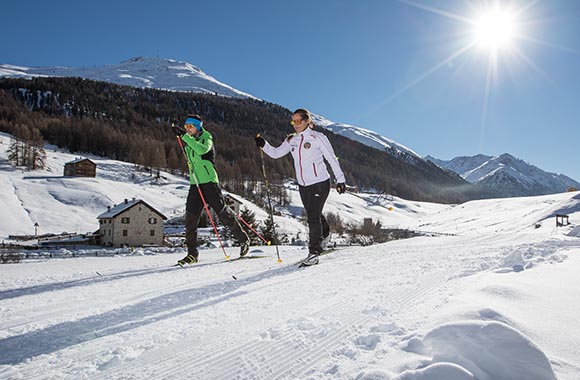 Sci di fondo Italia: due sciatori su pista.