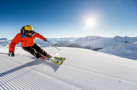 Skifahrer mit Sonne.