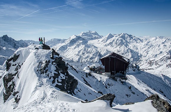 Bergspitze mit Lift. Bergspitze mit Lift.