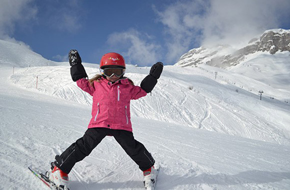 Kind auf Skiern. Kind auf Skiern.