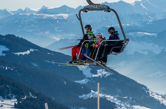 Familie im Sessellift. Familie im Sessellift.