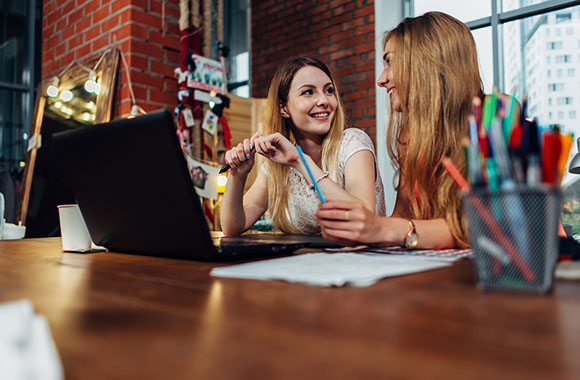 Spieleentwickler werden – Teamwork ist im Game Design und Game Development unverzichtbar Spieleentwickler werden – Teamwork ist im Game Design und Game Development unverzichtbar
