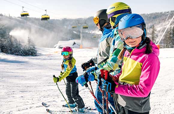 Szczyrk to idealne miejsce na sportowy wypad na narty z rodziną.
