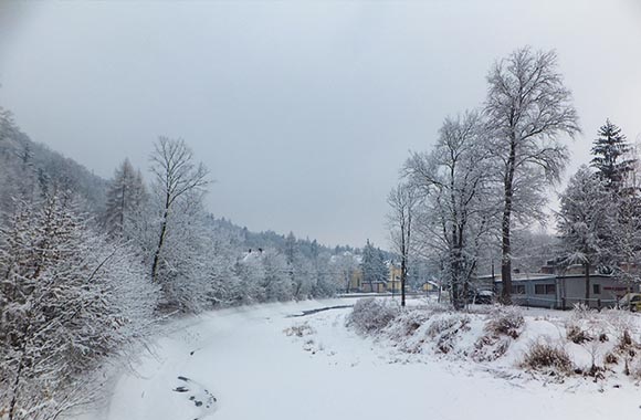 Trasy wiją się wzdłuż rezerwatów przyrody w dolinie Białej Głuchołaskiej. Trasy wiją się wzdłuż rezerwatów przyrody w dolinie Białej Głuchołaskiej.