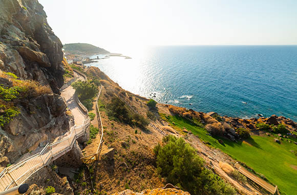 Via Catalana - Tramonto sulla costa di Castelsardo. Via Catalana - Tramonto sulla costa di Castelsardo.
