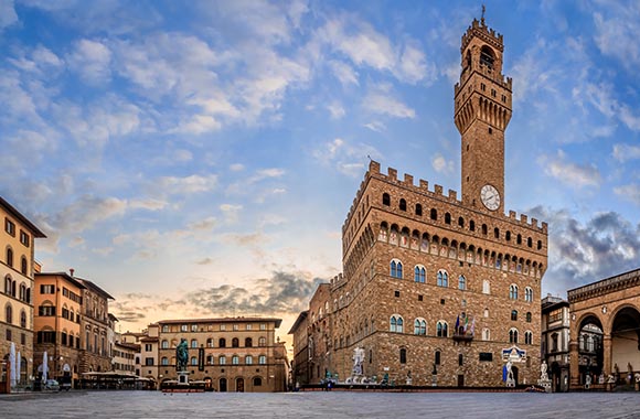 Firenze: Piazza della Signoria, punto di arrivo della Via degli Dei. Firenze: Piazza della Signoria, punto di arrivo della Via degli Dei.