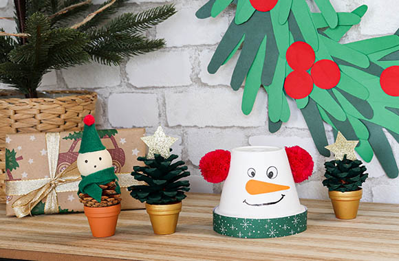 Various step-by-step DIY Christmas craft ideas for kids.