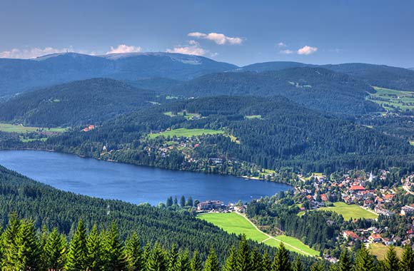 Westweg Schwarzwald – Blick auf den Titisee vom Feldberg aus. Westweg Schwarzwald – Blick auf den Titisee vom Feldberg aus.