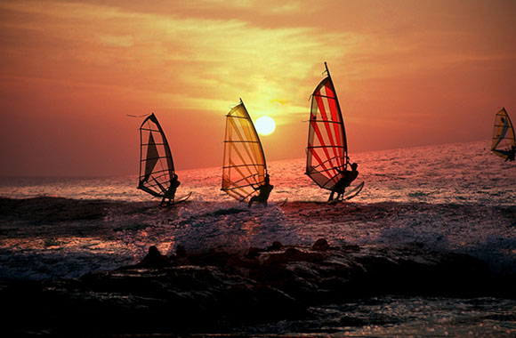  Windsurfen Anfänger – Zusammen surfen ist sicherer und macht mehr Spaß.