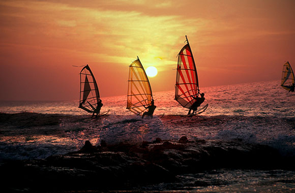 Windsurf per principianti – Surfare in compagnia è sicuro e divertente. Windsurf per principianti – Surfare in compagnia è sicuro e divertente.