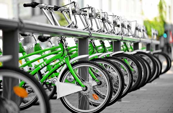 Huurbare witte fietsen in Antwerpen. Huurbare witte fietsen in Antwerpen.