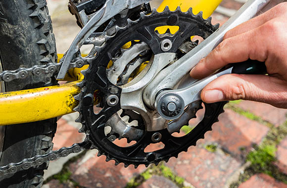 Revisar tu bicicleta con regularidad es necesario para circular de forma segura.