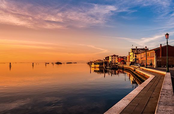 Itinerari in bici Veneto – Tramonto sull’isola di Pellestrina. Itinerari in bici Veneto – Tramonto sull’isola di Pellestrina.