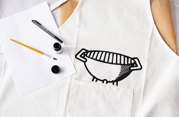 Father's Day craft idea: pre-draw the barbecue on the cooking apron. Father's Day craft idea: pre-draw the barbecue on the cooking apron.