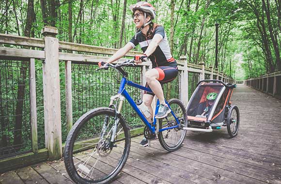 Cómo llevar a los niños en la bici