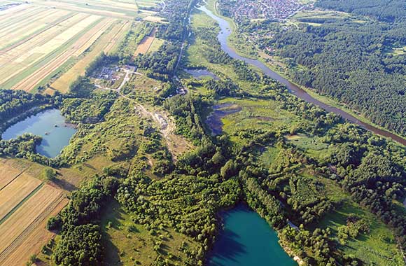 Szlak Rzeki Pilicy – widok na rzekę Pilicę z lotu ptaka. Szlak Rzeki Pilicy – widok na rzekę Pilicę z lotu ptaka.