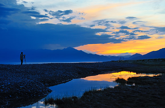 Natuurfotografie - Fotograaf legt de zonsopgang vast. Natuurfotografie - Fotograaf legt de zonsopgang vast.