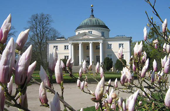 Pałac w Lubostroniu – jedna z architektonicznych perełek Szlaku Pałuckich Krajobrazów.