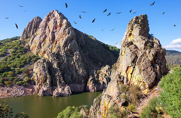 El Parque Nacional de Monfragüe es uno de los puntos destacados por donde pasa la ruta por el Tajo. El Parque Nacional de Monfragüe es uno de los puntos destacados por donde pasa la ruta por el Tajo.