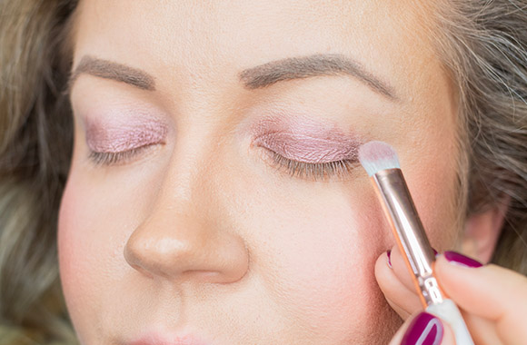 New Year’s Eve styling: The next step is to use a light eye shadow.