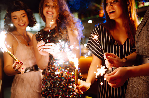 Elegant outfits for a New Year’s Eve theme party.