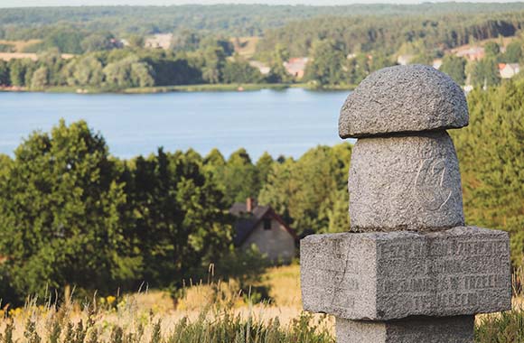 Szlak Stu Jezior – panorama „wielkopolskich Mazur” z punktu widokowego w Łeżęczkach. Szlak Stu Jezior – panorama „wielkopolskich Mazur” z punktu widokowego w Łeżęczkach.