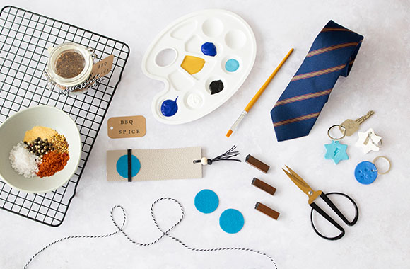 Making Father's Day crafts yourself: different craft materials on a table.