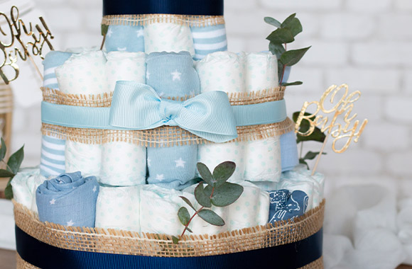 Nappy cake for boys: Decorated in light blue.