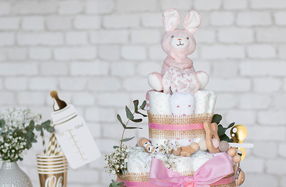 Nappy cake for girls: Decorated in pink. Nappy cake for girls: Decorated in pink.