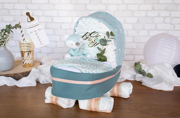 Neutrally designed pram nappy cake.