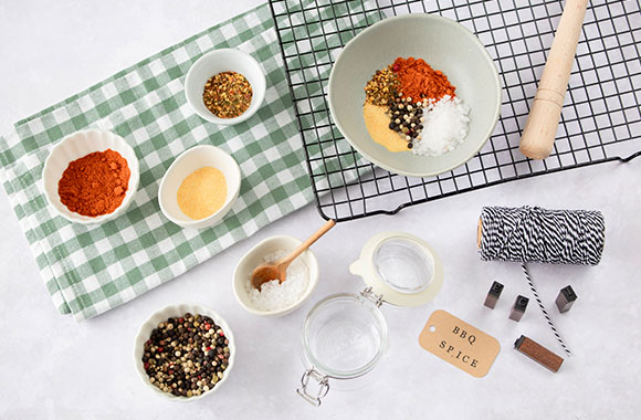 Make your own Father's Day gift: ingredients for the barbecue spice. Make your own Father's Day gift: ingredients for the barbecue spice.