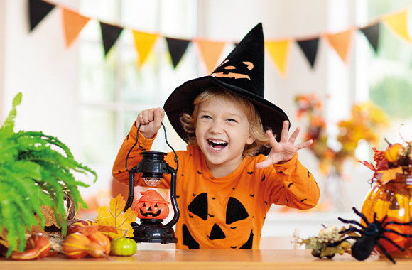 Make your own pumpkin costume for children: a boy wearing Jack O’Lantern t-Shirt. Make your own pumpkin costume for children: a boy wearing Jack O’Lantern t-Shirt.