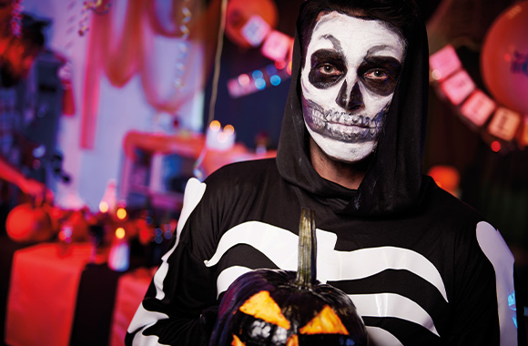 Maak snel zelf je eigen halloweenkostuums: maak je eigen skelettenkostuum.