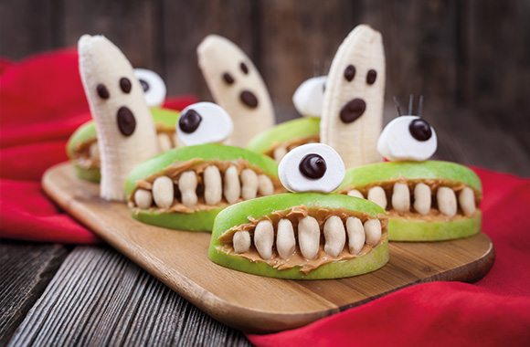 Healthy Halloween snacks for children: monster apples. Healthy Halloween snacks for children: monster apples.