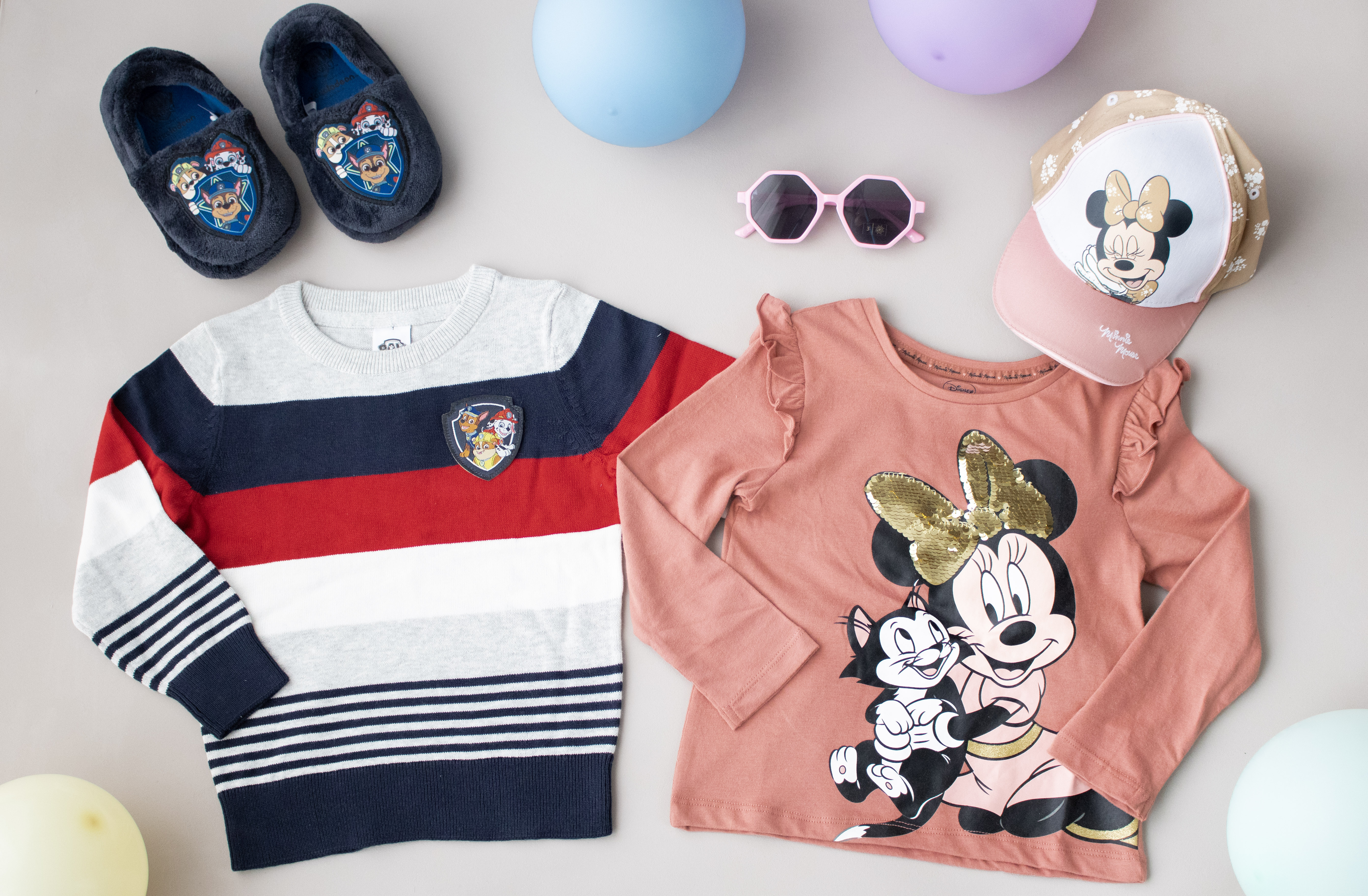 Gifts for toddlers: Minnie Mouse and Paw Patrol clothes and accessories. Gifts for toddlers: Minnie Mouse and Paw Patrol clothes and accessories.