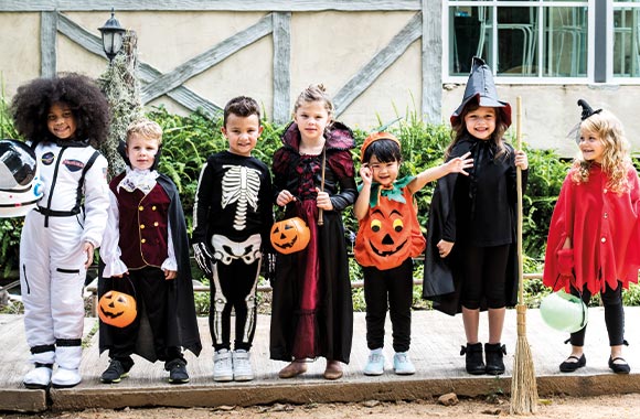 Maak een halloweenkostuum voor kinderen