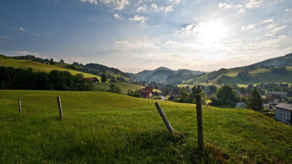 Wandern Appenzell – Hügelige Landschaft um Urnäsch Wandern Appenzell – Hügelige Landschaft um Urnäsch