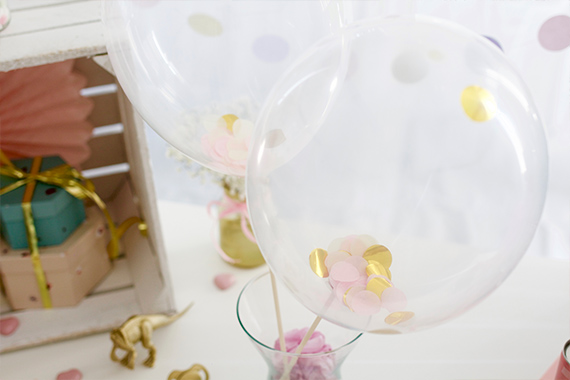 Balony wypełnione brokatem i konfetti jako jeden z elementów dekoracji na przyjęcie Baby Shower Balony wypełnione brokatem i konfetti jako jeden z elementów dekoracji na przyjęcie Baby Shower