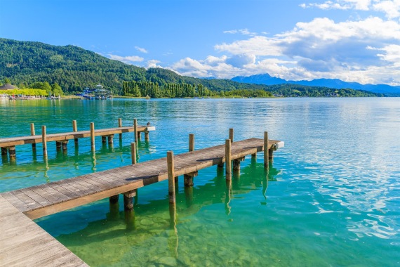 Wandern Kärnten – Bootssteg am Wörthersee © iStock.com/pkazmierczak Wandern Kärnten – Bootssteg am Wörthersee