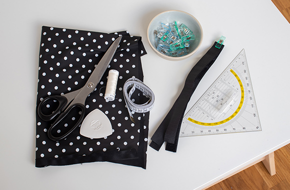 Utensilien für Upcycling-Brottüte aus einer alten Regenjacke Utensilien für Upcycling-Brottüte aus einer alten Regenjacke
