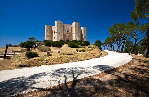 Veduta di Castel del Monte. Veduta di Castel del Monte.