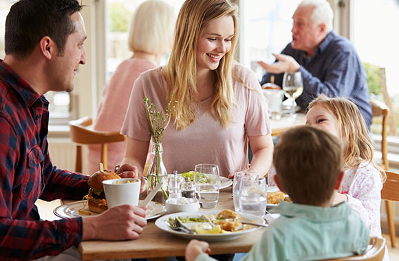 Familie im Restaurant