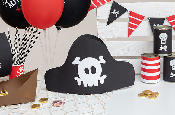 Zelf geknutselde piratenhoed Zelf geknutselde piratenhoed