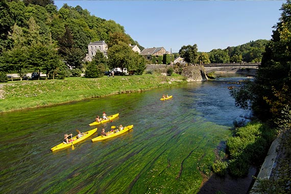 Kajakken op de Ourthe nabij Durbuy. Kajakken op de Ourthe nabij Durbuy.