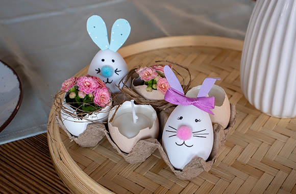 Easter egg decoration - Together you can create works of art without dyeing eggs.