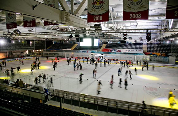 Eislauffläche der Eisarena in Salzburg Eislauffläche der Eisarena in Salzburg