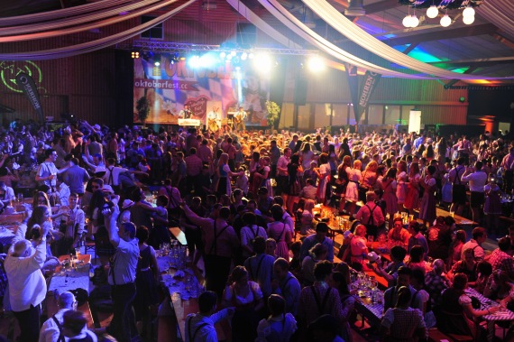 Innenraum des Festzeltes auf dem Emser Oktoberfest in Vorarlberg Innenraum des Festzeltes auf dem Emser Oktoberfest in Vorarlberg